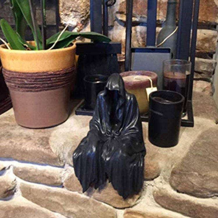 Enigmatic Cloaked Figure Statue – A Touch of Mystery for Your Space