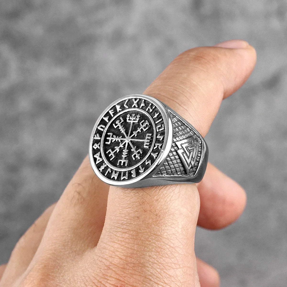 Power of the Norse Gods with this Vegvisir Ring