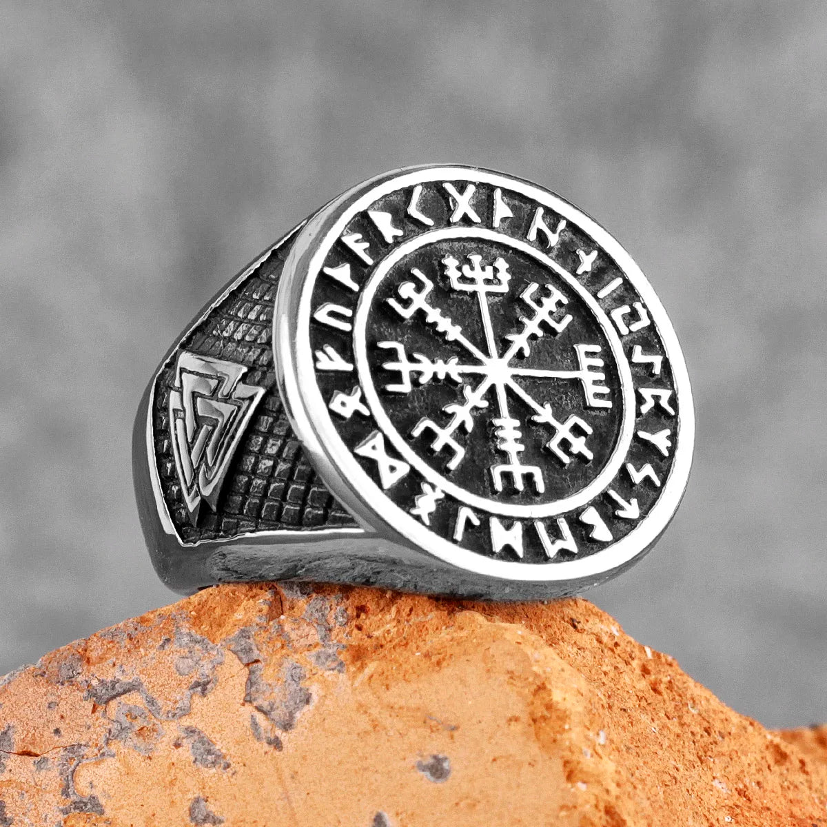 Power of the Norse Gods with this Vegvisir Ring