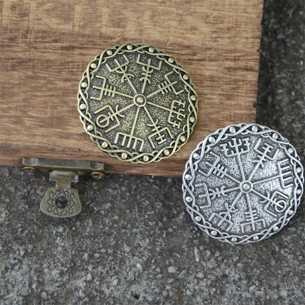 Vegvisir Brooch from the Gods