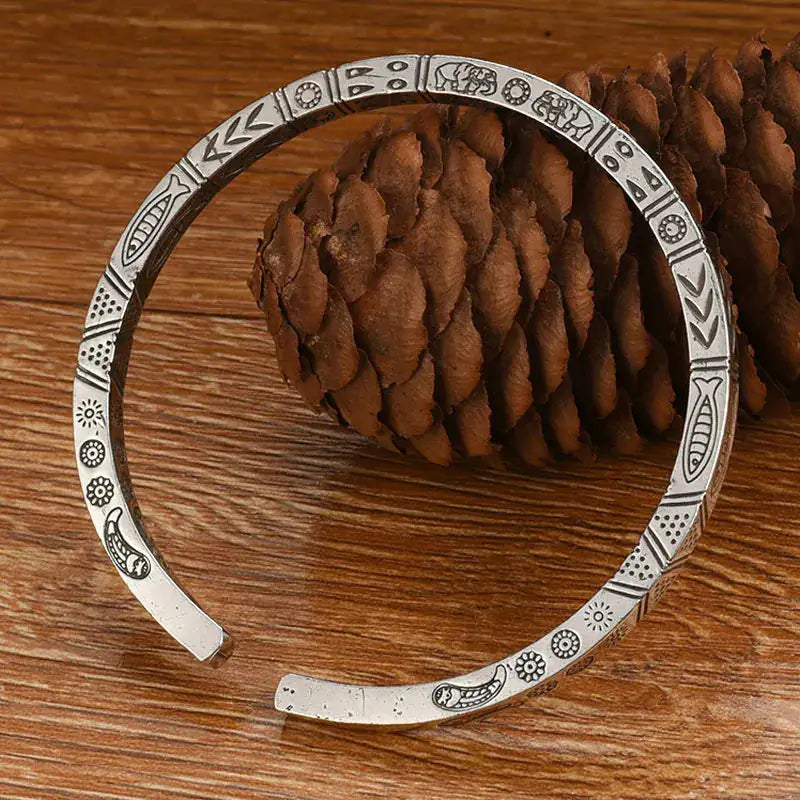 Fashionable Engraved Bracelet